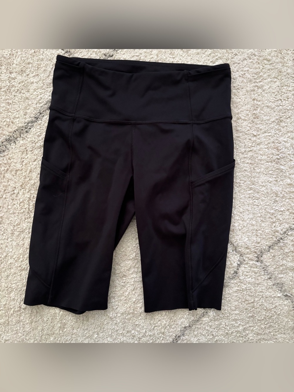 Lululemon sz 6 fast and free shorts 10” black EUC original version